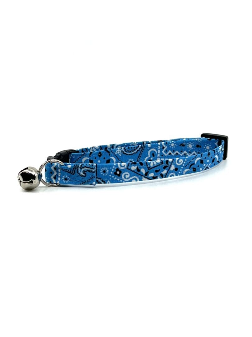 A cat collar with a blue paisley pattern.