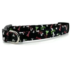 A dog collar with a picture of dogs on it.