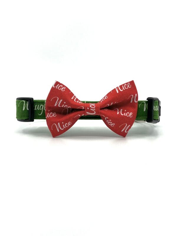 A red bow tie with the word " kiss " written on it.
