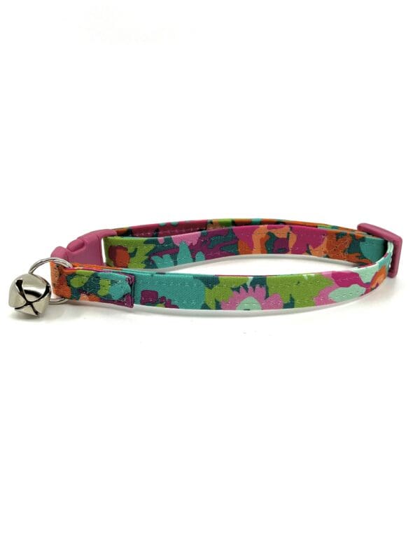 A cat collar with a bell on it.