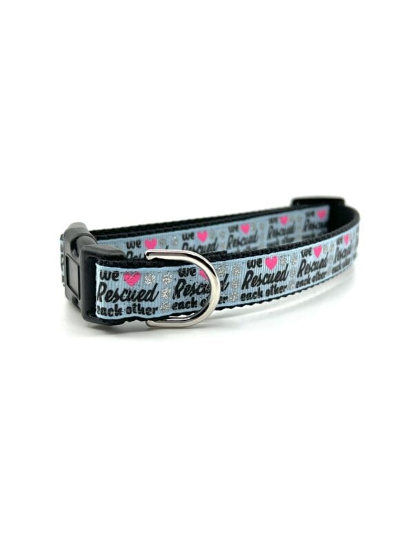A dog collar with the words " i love rescued dogs ".