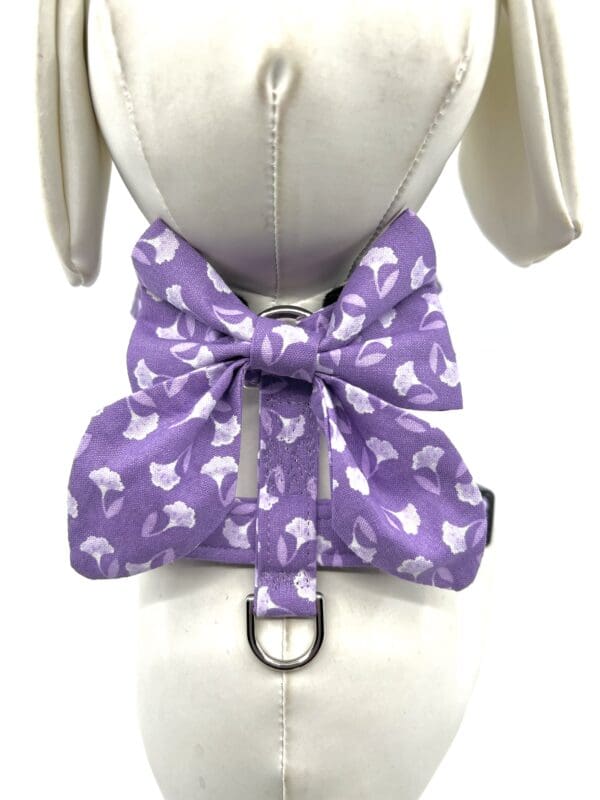 A purple bow tie with white cats on it